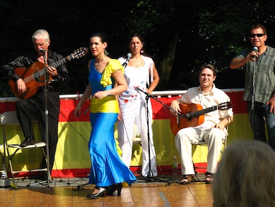 Estela Velez with the musicians: guitarist Torcuato Zamora, singer Alma Rodriguez Cespedes, guitarist Paul Villmore and singer Jorge Porta