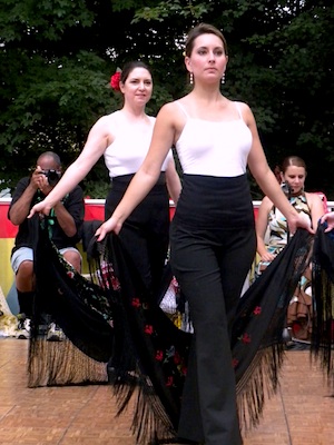 Arte Flamenco  dancers Andreina Nicolosi and Jacqui Chambaz in Farruca