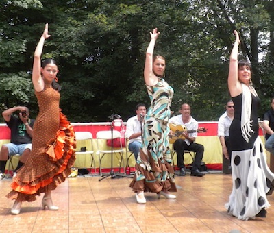 Dancers Pam de Ocampo, Claudia Roman and Natalia Monteleon